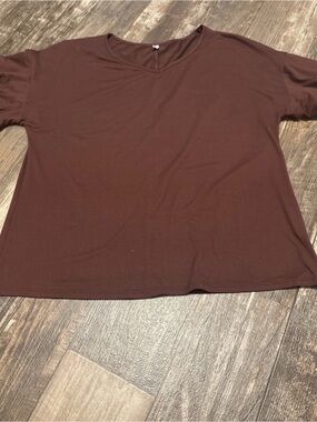 ReoRia Women's V-Neck Short Sleeve Top in Chocolate Brown